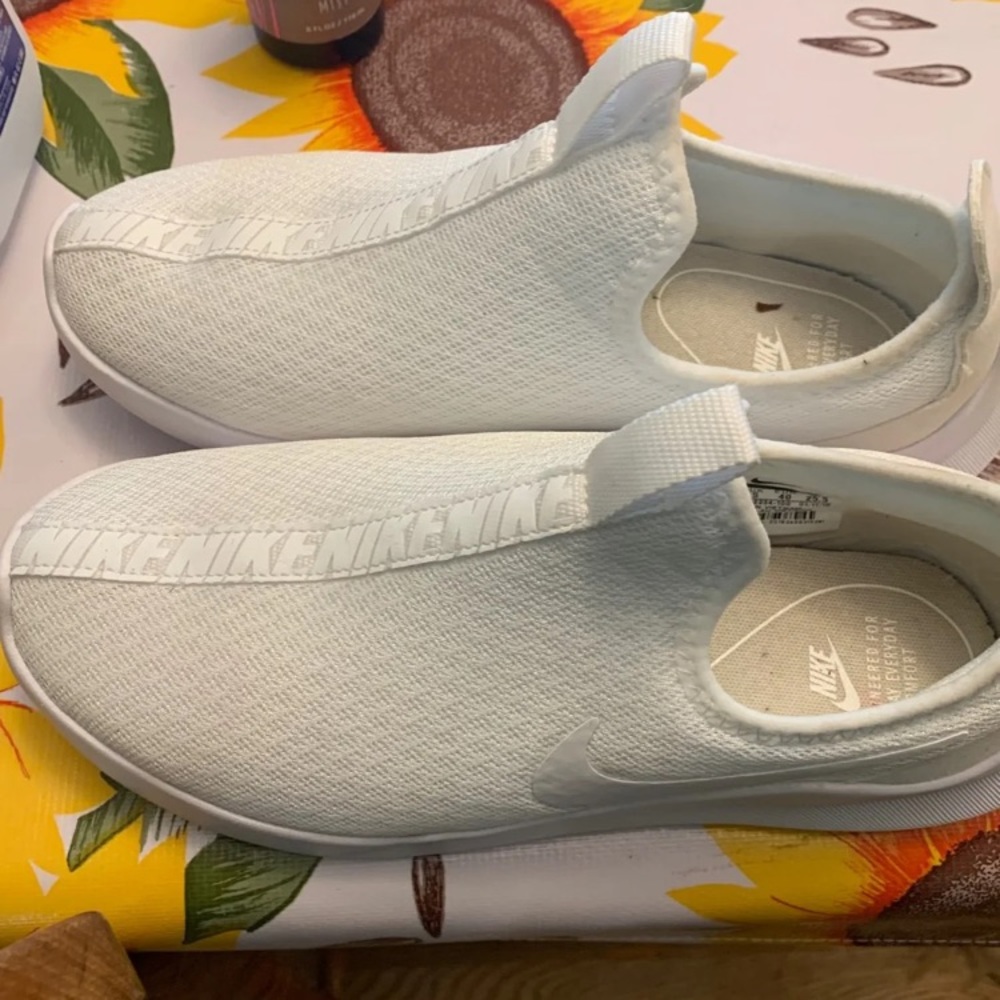Womans Nike shoes size 8.5